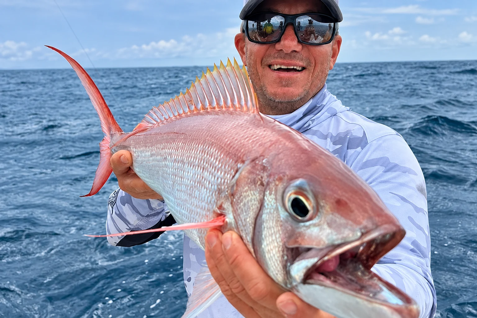 Gilles Fonseca, sourire aux lèvres, lors d’une sortie de pêche en mer